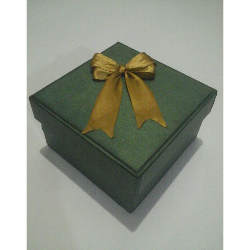 

kotak kado/gift box/hard box 11x11x6cm
