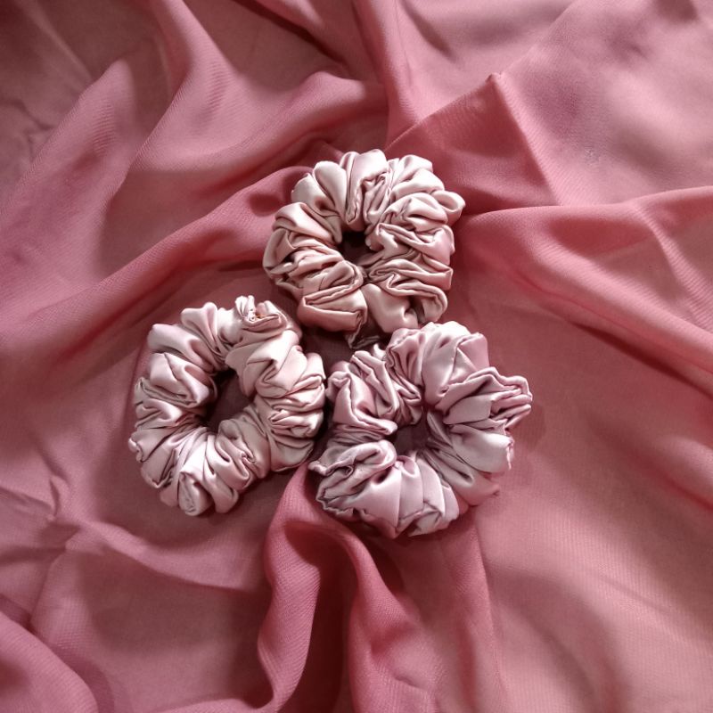 Scrunchie Ikat Rambut Satin Glossy