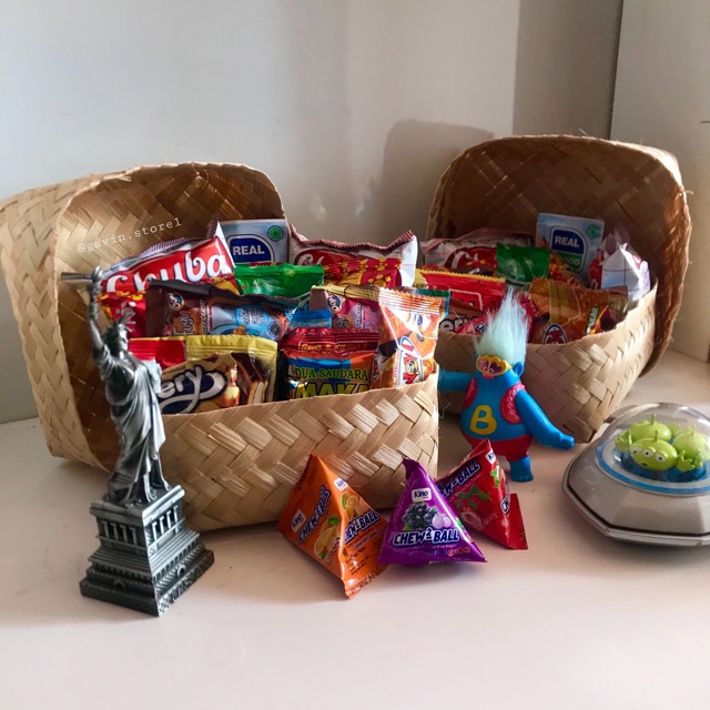 Paket jajanan cemilan jaman dulu gift snack birthday Paket jajanan cemilan jaman dulu gift snack birthday
