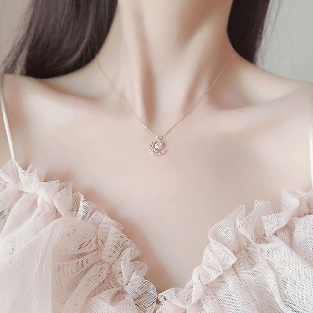 【COD Tangding】New Flash Diamond Moon Necklace Fresh Small  Collarbone Chain Light Luxury Choker