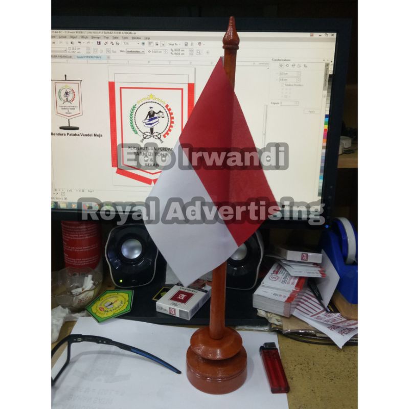 

Tiang Bendera Meja Kayu dan Bendera Meja Negara Ready Stock Berkualitas