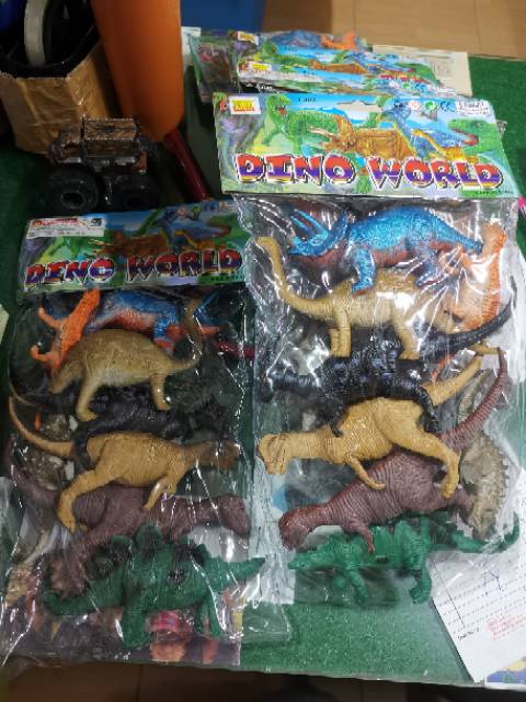 Mainan dinosaurus Dino world isi 8pcs