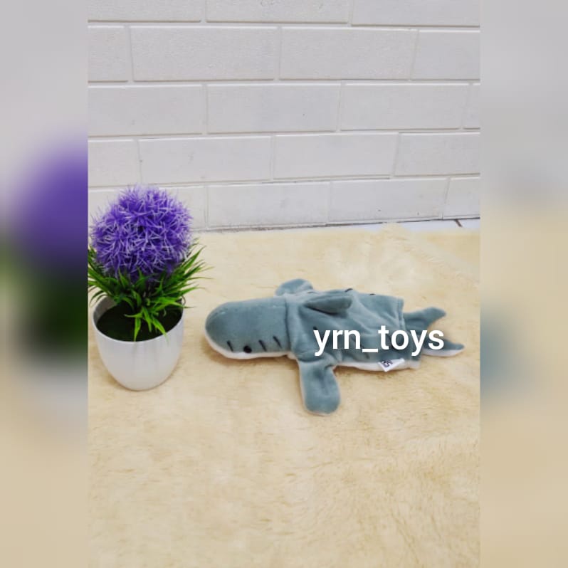 boneka tangan karakter hewan hiu