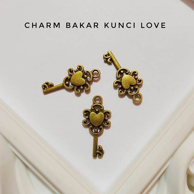 Charm bakar kunci love