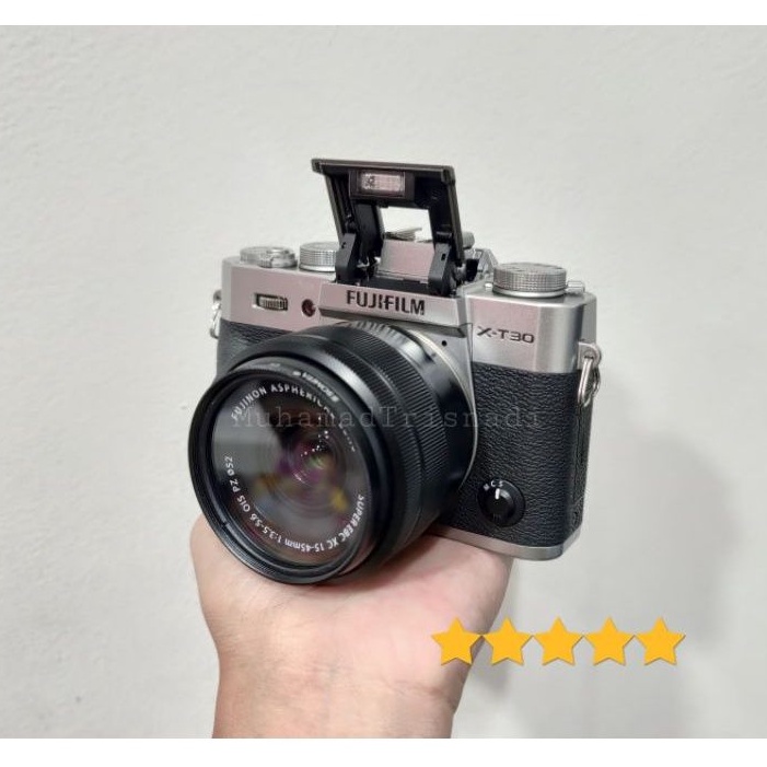 Camera Kamera Mirrorless Fujifilm XT30 Lensa 15-45mm Hitam Silver Mulus Murah