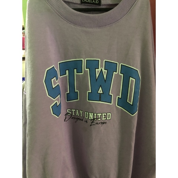 Preloved CrewNeck Oversize STWD by ladela.id