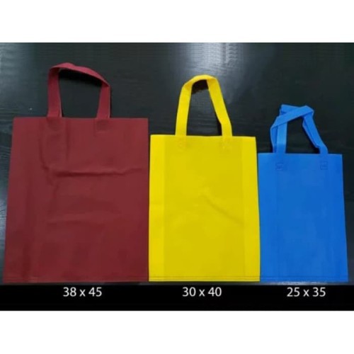 

Tas Kain / Goodie Bag Handle / Spundbond Uk. 25x35 Merk Gomico