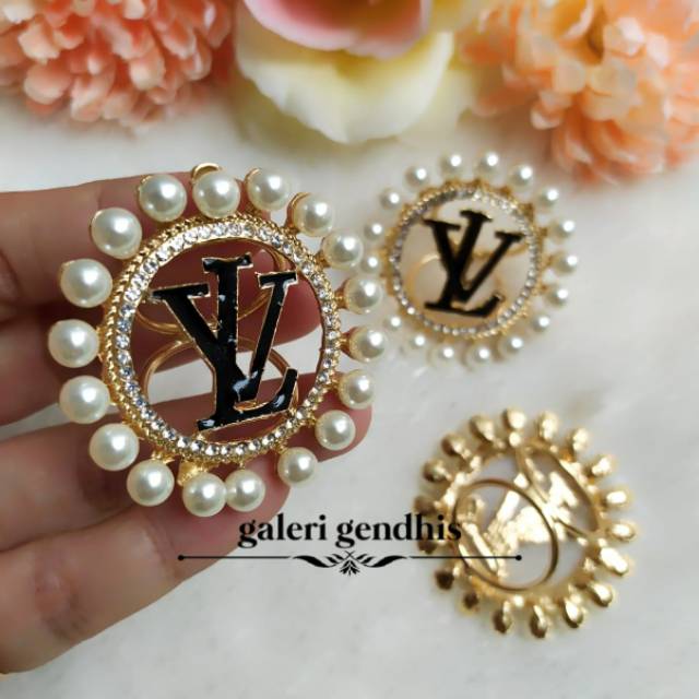Ring Hijab LV - Gold Bulat Mutiara - Cincin Kerudung - Ring Syal/Scarf Import - Brooch