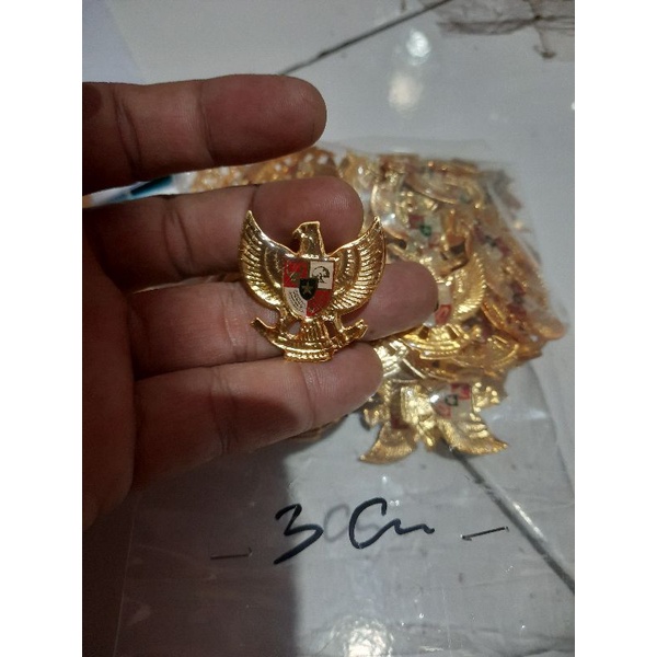 PIN GARUDA bahan kuningan resin