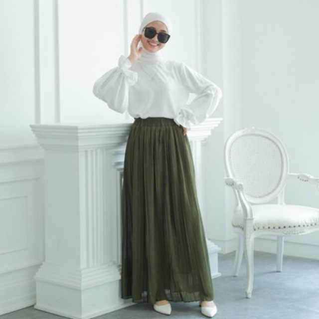 Carra pleated skirt