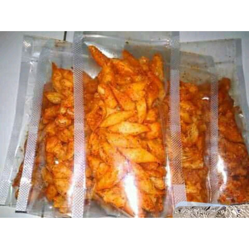 

kulit lumpia pedas. daun jeruk purut.