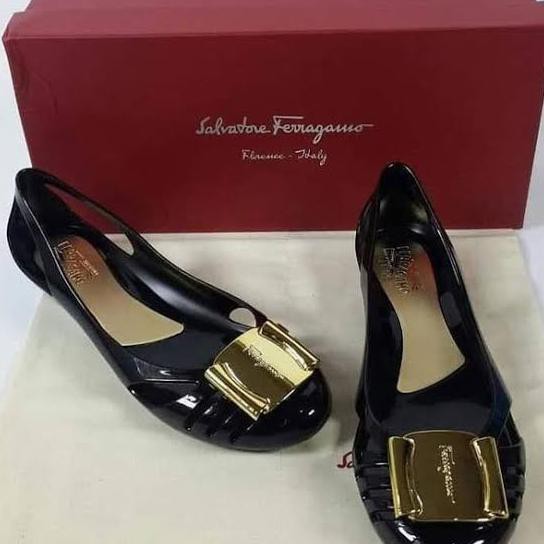 jelly shoes ferragamo asli