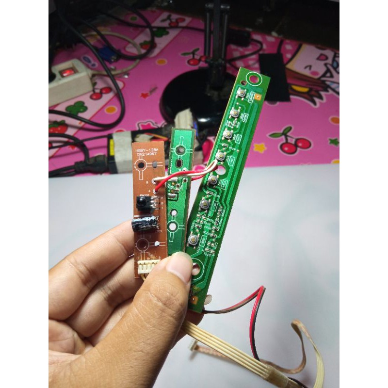 TOMBOL SENSOR IR TV POLYTRON PLD 20D302