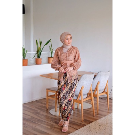 COUPLE NURBAYA MOCCA BLOUSE