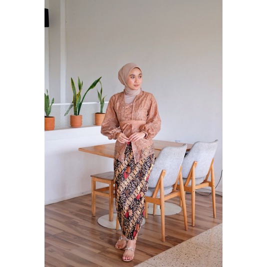 COUPLE NURBAYA MOCCA BLOUSE