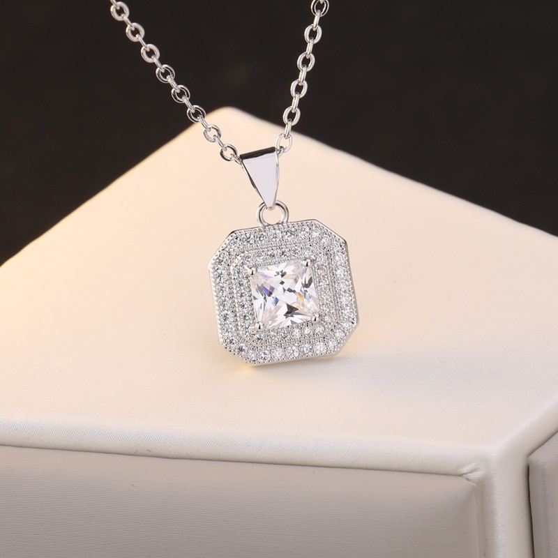 [Ready Stock]Fashion Inlaid Diamond Square Pendant Silver Necklace