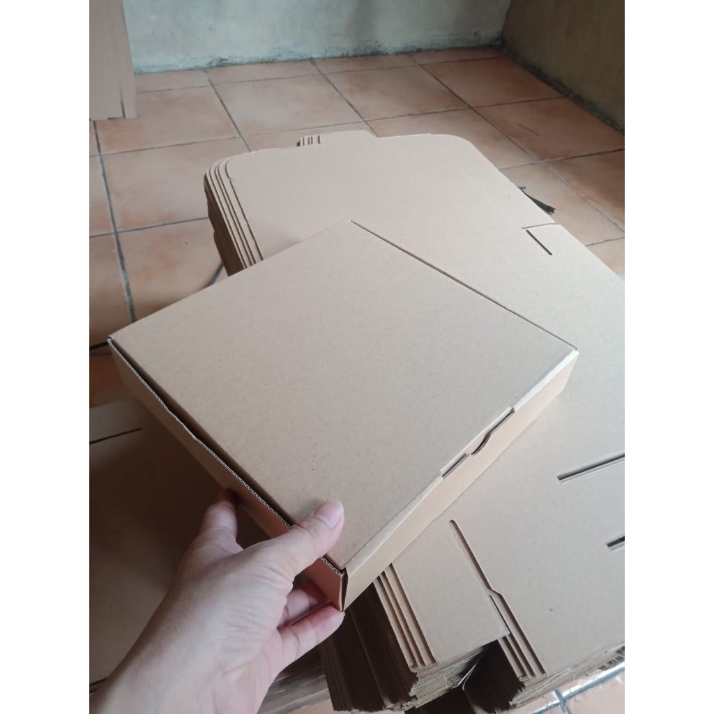 

MODEL DUS PIZZA DIECUT UK 20X20X4CM POLOS