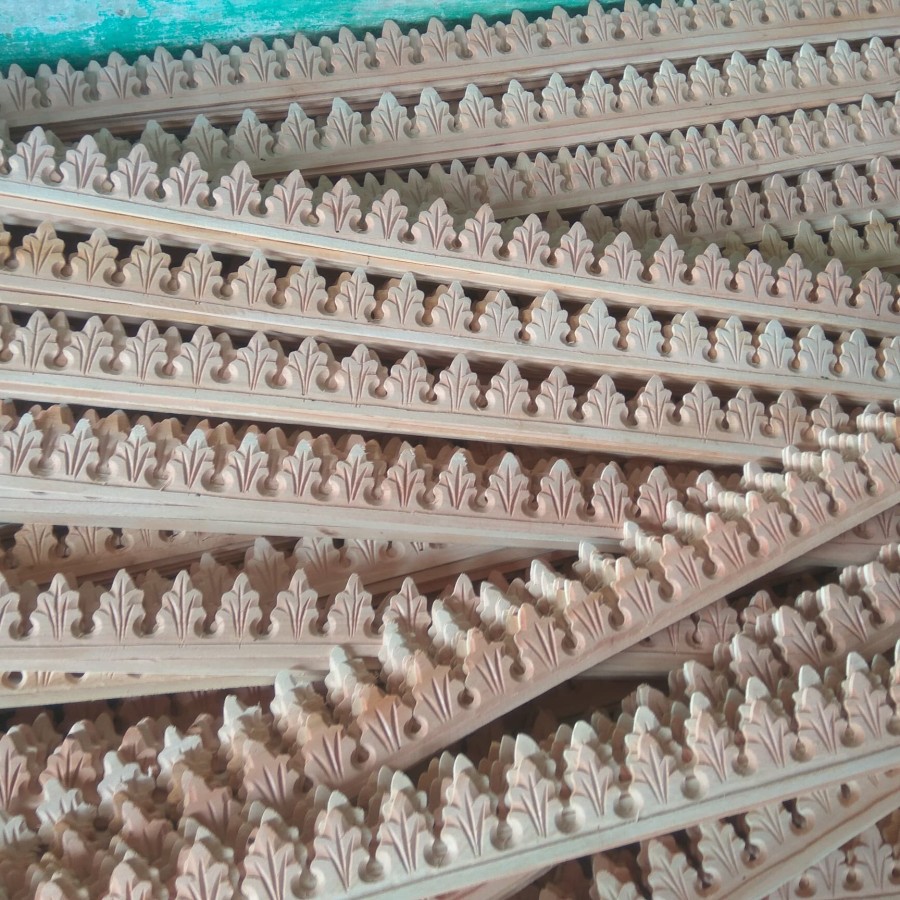 ornamen tempel cemoro - tempel kayu cemara - ornamen ukir kayu jepara - ornamen tempel kayu cemara