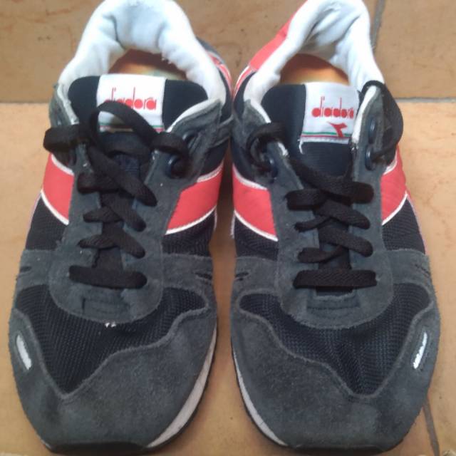 Sepatu casual Diadora