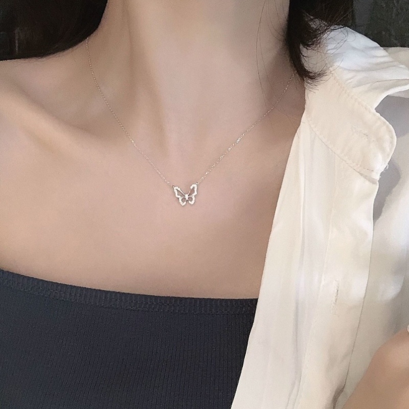 Kalung Choker Rantai Desain Kupu-Kupu Hollow Aksen Kristal Gaya Korea Untuk Wanita