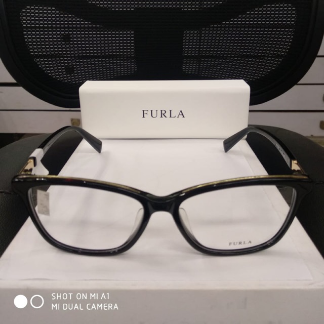 Kacamata Furla