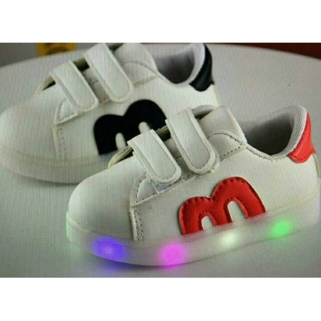 Sepatu anak led M