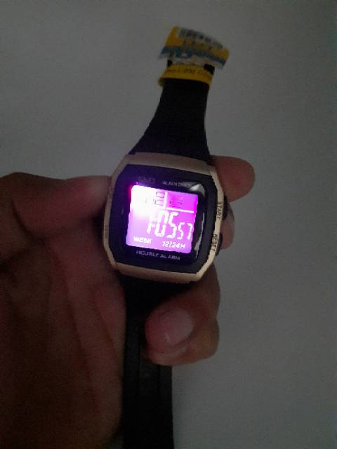 JAM TANGAN QNQ CEWEK AND COWOK NEW VARIASI LED 7 WARNA WATER RESIST PROMO HOT!!