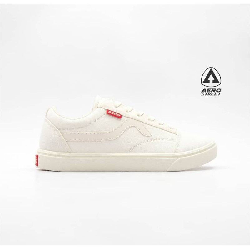 Aerostreet  Massive White/Sneakers white/sepatu putih