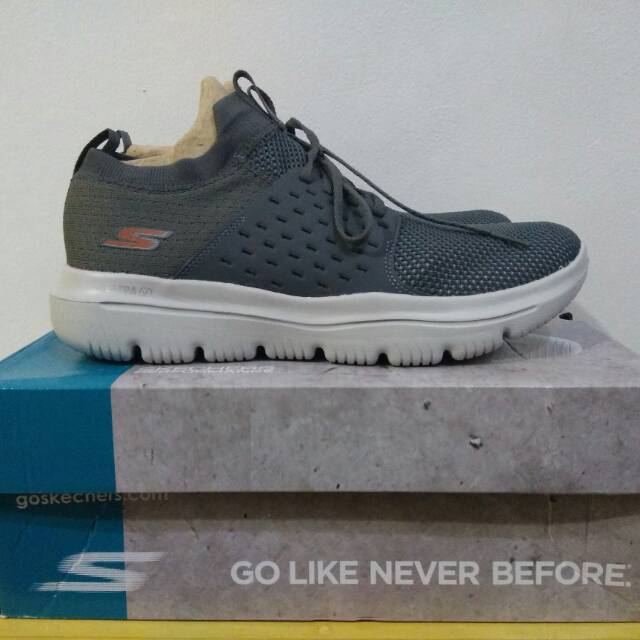 Skechers Go Walk Evolution Ultra