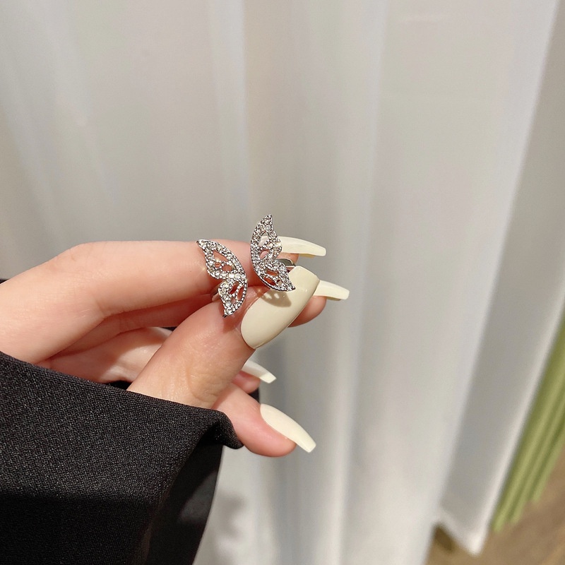 Cincin Bentuk Kupu-Kupu Bahan Alloy Lapis Emas / Silver Aksen Berlian Imitasi Untuk Wanita Butterfly