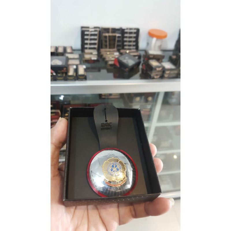 Tanda jabatan pemadam eselon 4