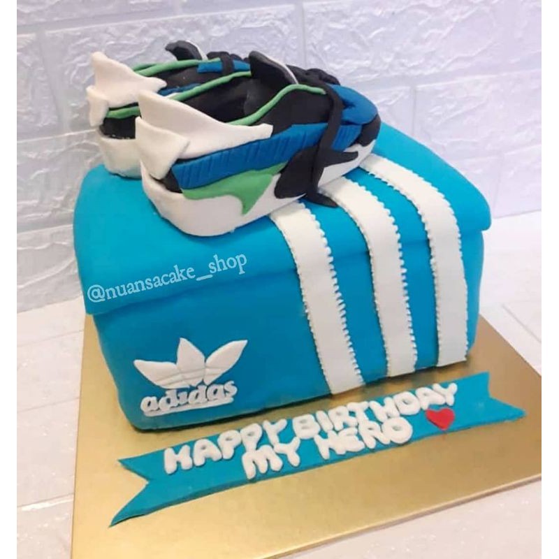 

KUE ULANG TAHUN CUSTOM / KUE ULANG TAHUN SEPATU / CUSTOM CAKE / KUE ULANG TAHUN ADIDAS