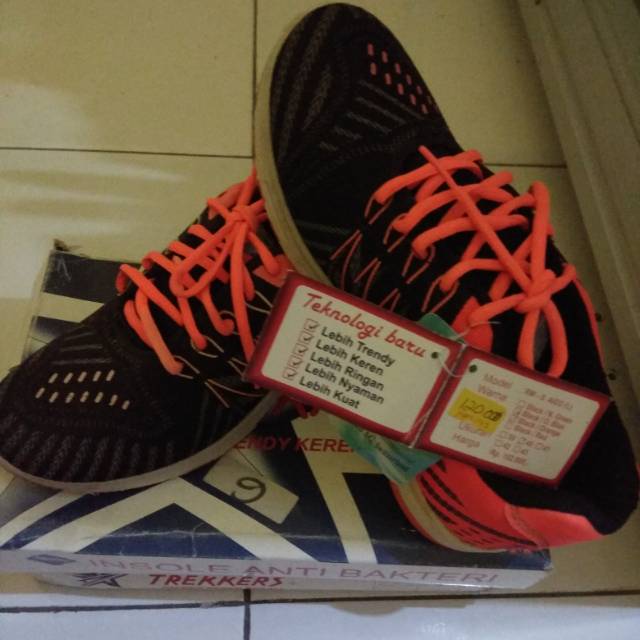 Sepatu sport Trekkers