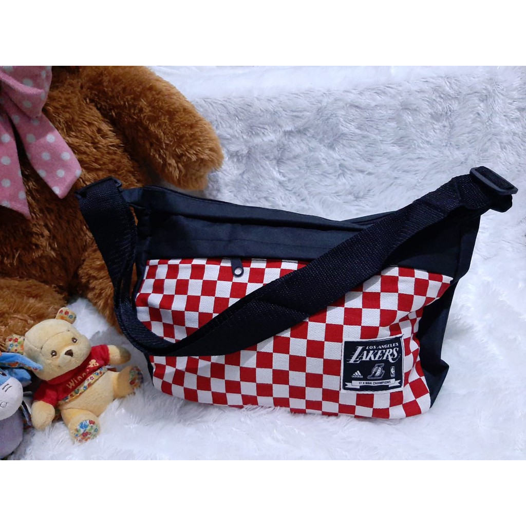 TAS KOTAK KOTAK CATUR / tas bahu gaul / TAS SELEMPANG PRIA / selempang perahu catur