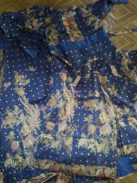 Tasyananu_batik Couple Mahkota Family Biru