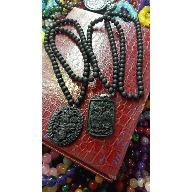 kalung batu black jade