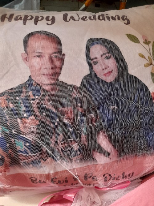 Exclusive | Bantal Foto Untuk Kado Souvenir Hadiah Bisa Pasang Foto Sendiri Gratis Desain