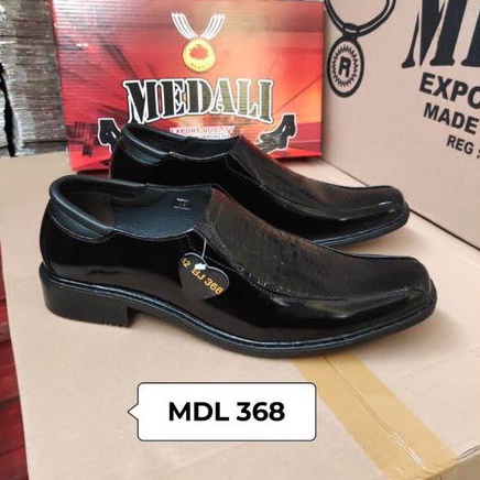 Sepatu kulit pria pantofel kantor sepatu kerja formal tampil lebih keren