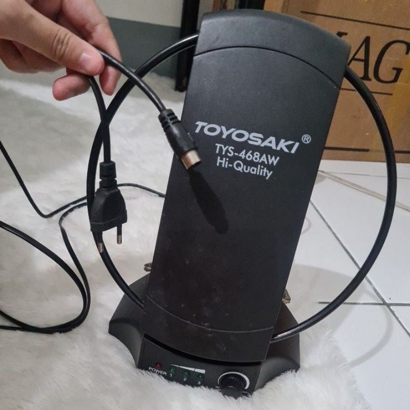 (Preloved) Antena TV digital / Analog / Indoor / Dalam + Booster Toyosaki TYS 468 AW