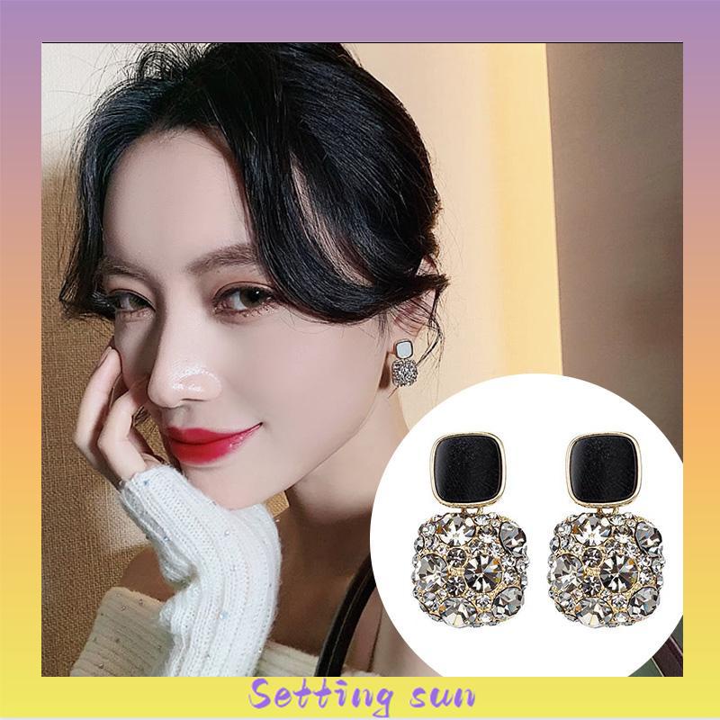 Anting Retro Mewah Siswa Perempuan Sederhana Temperamen Fashion Anting Murah Hati TN