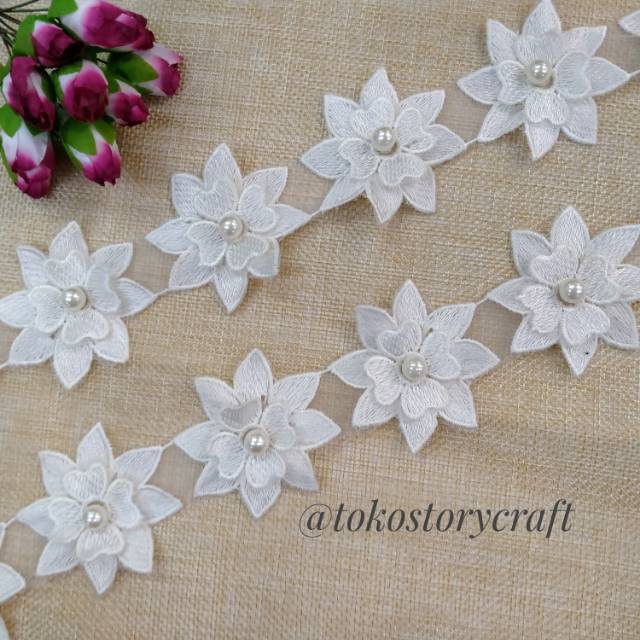 Renda Giper Bunga Timbul Mutiara
Size : 5 cm