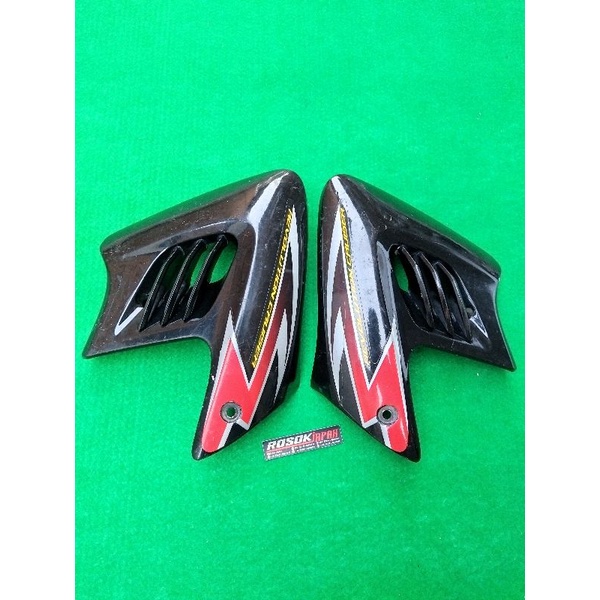 Sayap Cover Kupingan Tangki Tiger Revo Awal 2007-2008 Original Hitam Merah