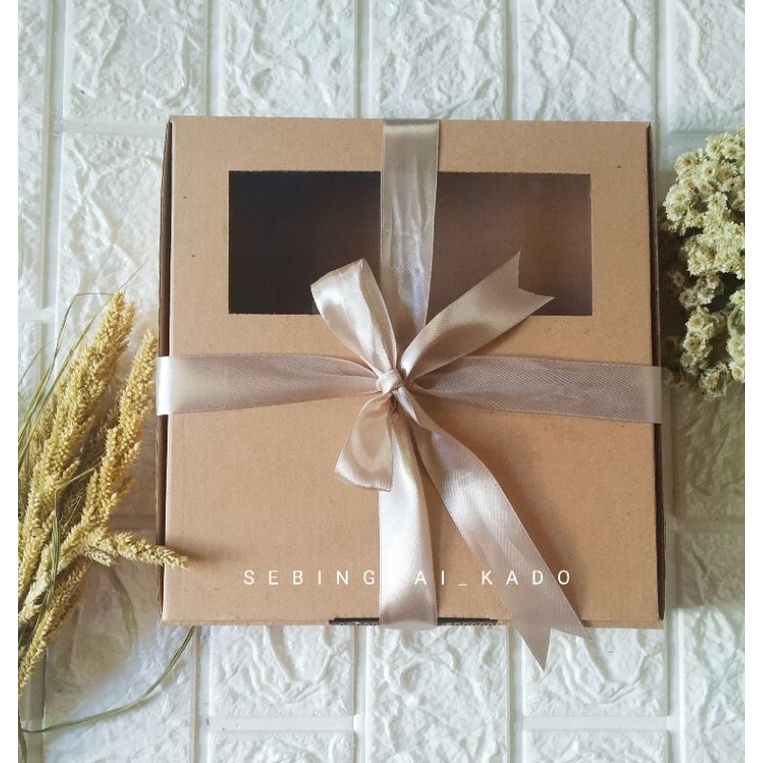 Gift Box Hampers Mika 25x25x5