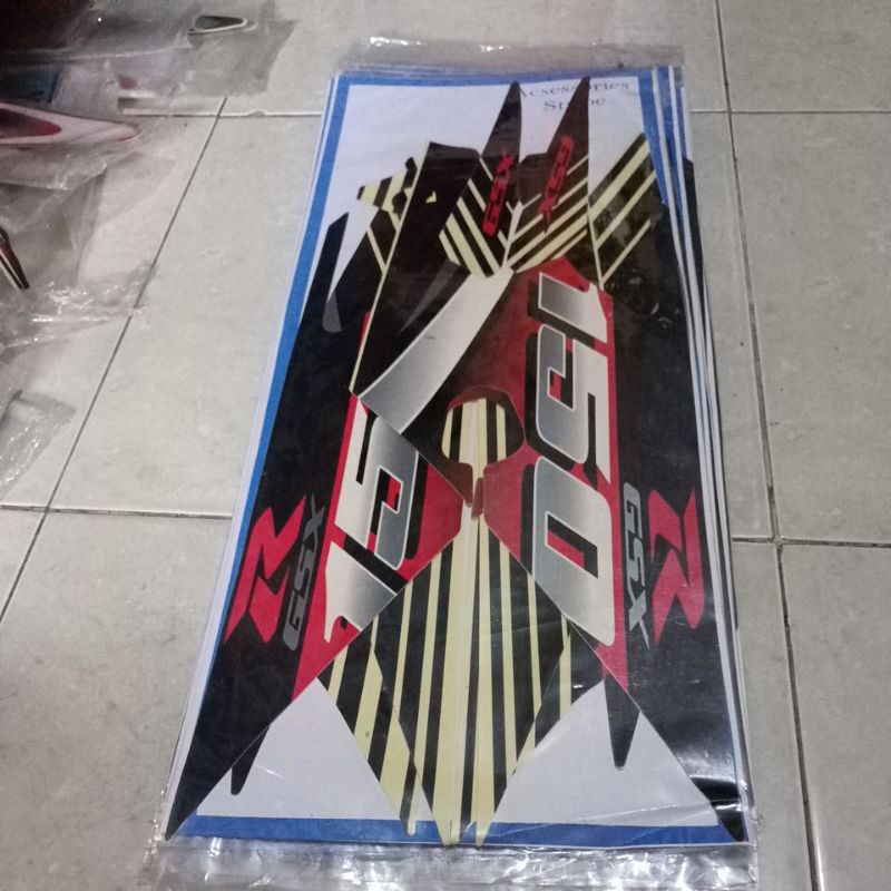striping stiker les body Suzuki GSX  R 150 hitam