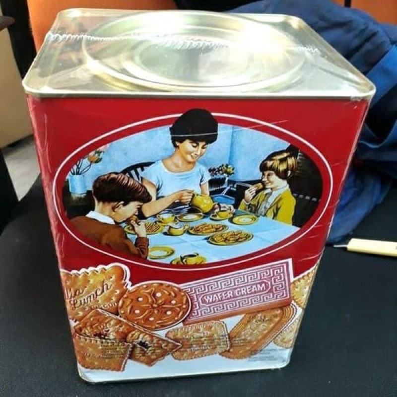 

QH Wafer Khong Guan Kaleng 1600gr Renyah Berkualitas