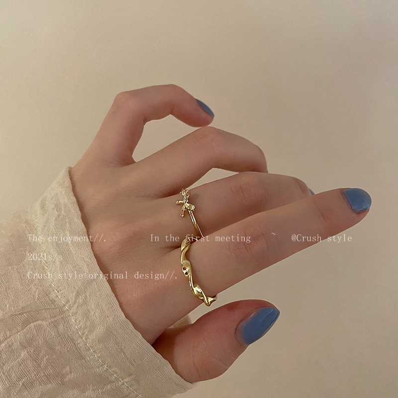 Cincin Model Terbuka Bahan Alloy Lapis Emas Desain Pita Untuk Wanita