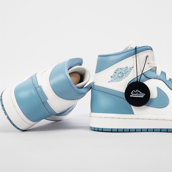 Air Jordan 1 Mid UNC 2022