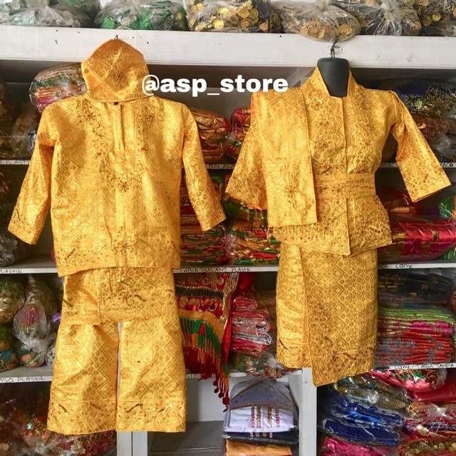 Baju Adat Melayu Riau Kartun Adat Stock Illustrations Adat Stock