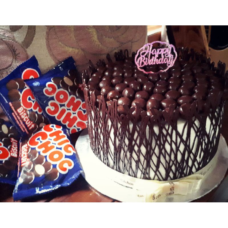

Chocolate chic choc cake (area surabaya)
