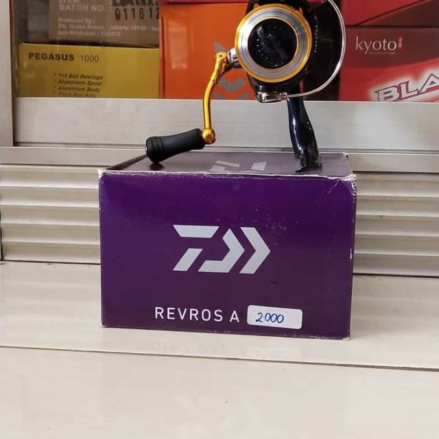 Reel DAIWA REVROS A 2000